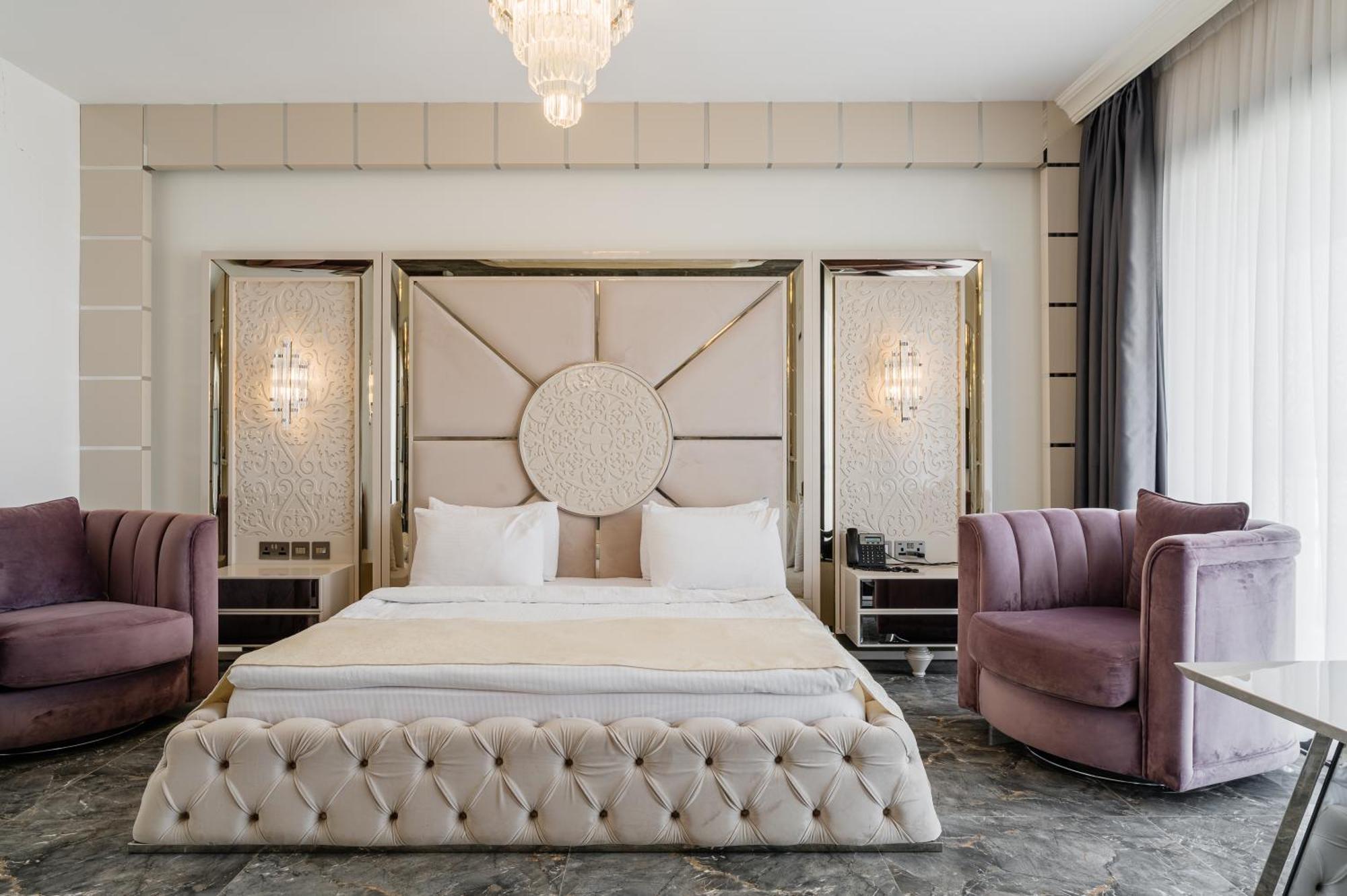 Royal Palace 3*